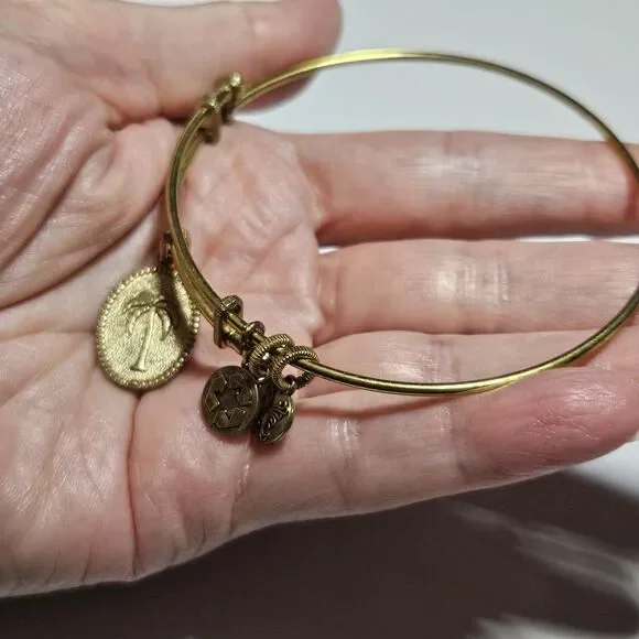 Gold Tone Angelica Palm Tree Charm Bangle Bracelet 8" - Picture 2 of 16